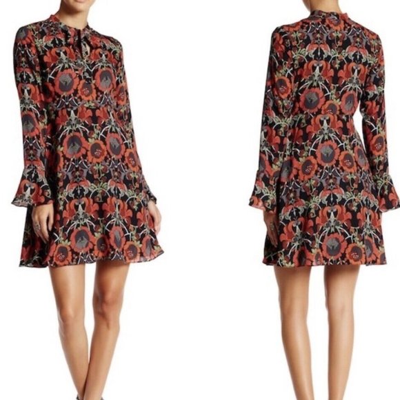 Romeo And Juliet Couture Fit and flare floral bell sleeve dress - Picture 2 of 16